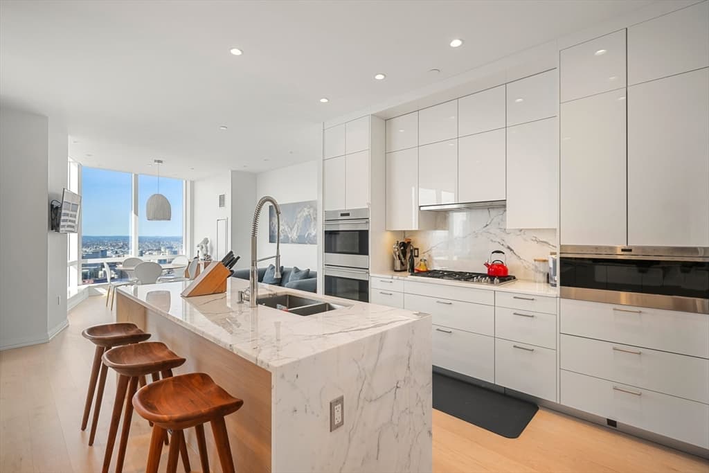Condominium at 1 Franklin Street # 4802, Boston MA 02110, photo 13 of 42