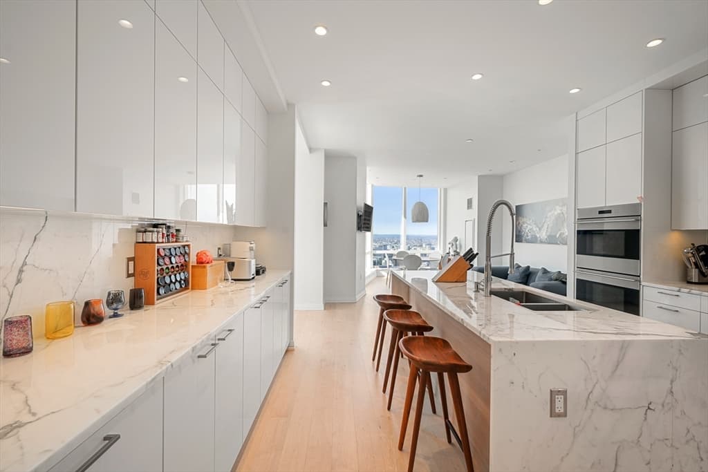 Condominium at 1 Franklin Street # 4802, Boston MA 02110, photo 12 of 42