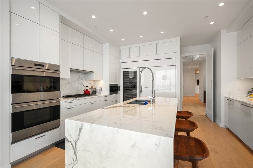 Condominium at 1 Franklin Street # 4802, Boston MA 02110, photo 14 of 42
