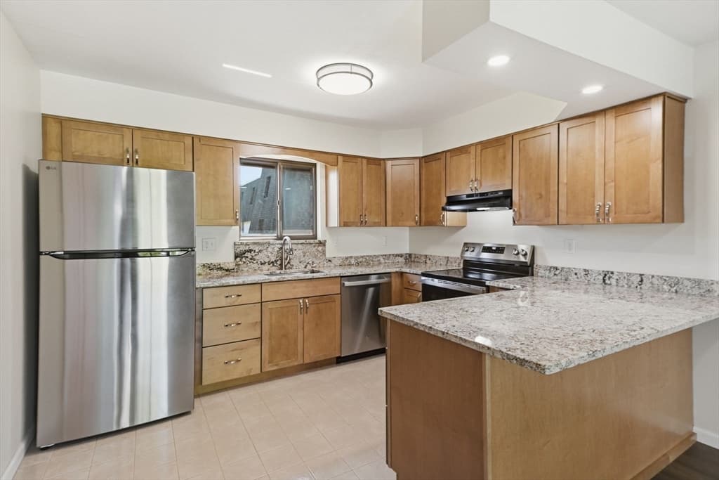 Condominium at 117 Beekman Drive # 117, Agawam MA 01001, photo 6 of 40