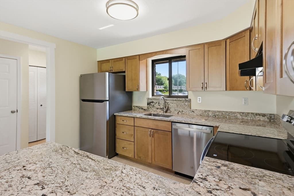 Condominium at 117 Beekman Drive # 117, Agawam MA 01001, photo 13 of 40