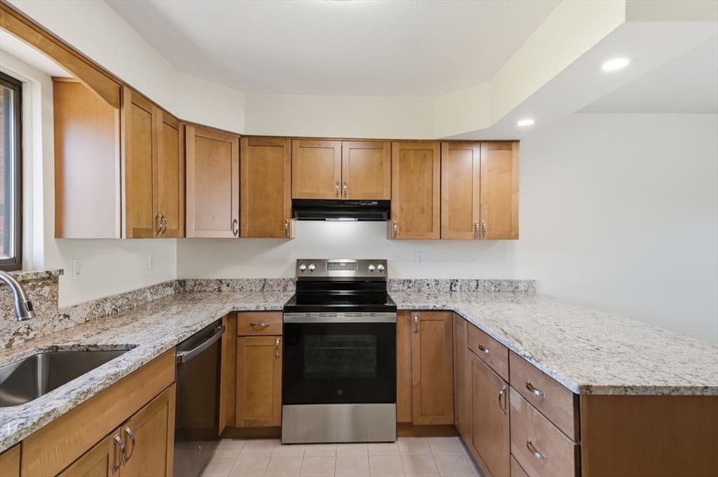 Condominium at 117 Beekman Drive # 117, Agawam MA 01001, photo 7 of 40