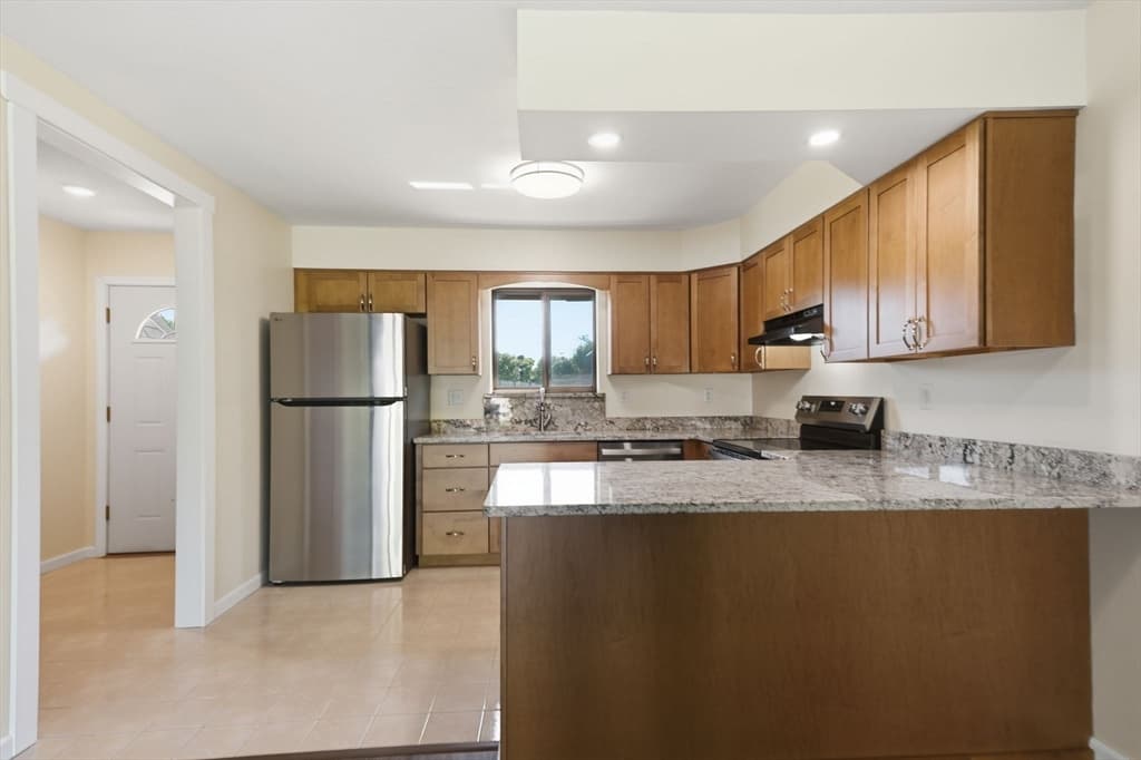 Condominium at 117 Beekman Drive # 117, Agawam MA 01001, photo 9 of 40