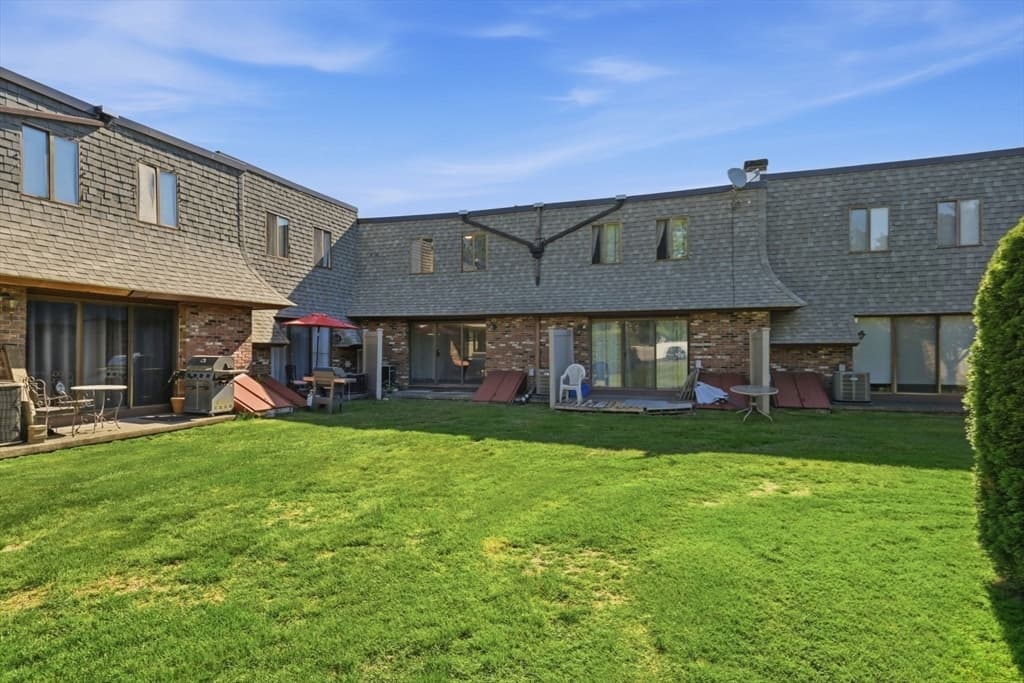 Condominium at 117 Beekman Drive # 117, Agawam MA 01001, photo 34 of 40