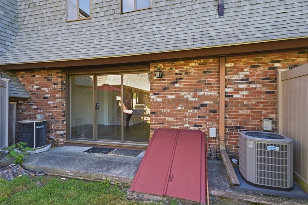 Condominium at 117 Beekman Drive # 117, Agawam MA 01001, photo 33 of 40