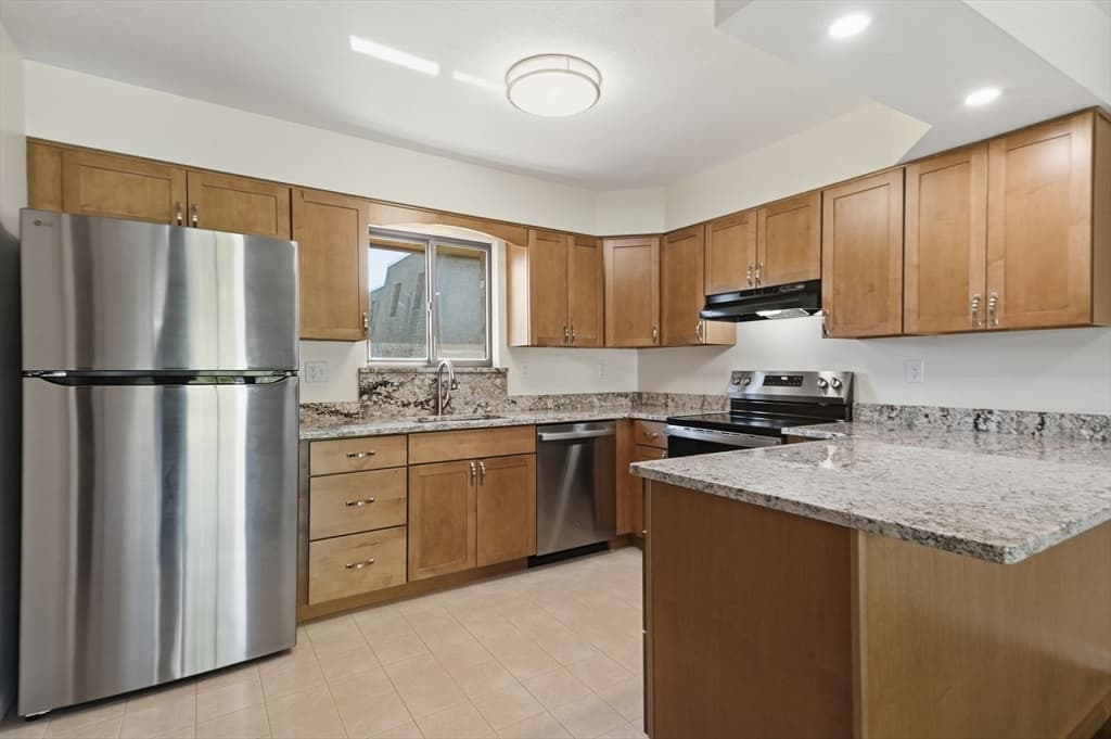 Condominium at 117 Beekman Drive # 117, Agawam MA 01001, photo 8 of 40