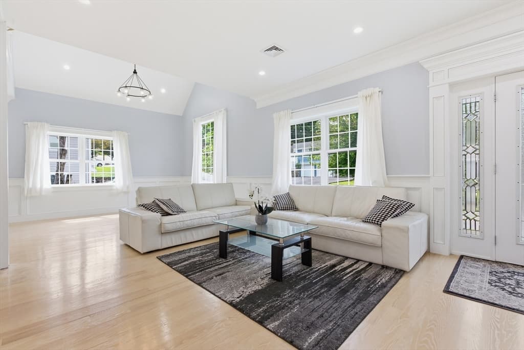 52 Ridgewood Rd, Milton MA 02186 photo 4