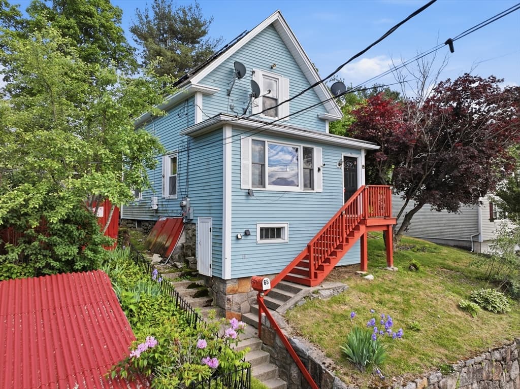 Single Family Residence at 68 Brooks St, Worcester MA 01606, photo 2 of 23