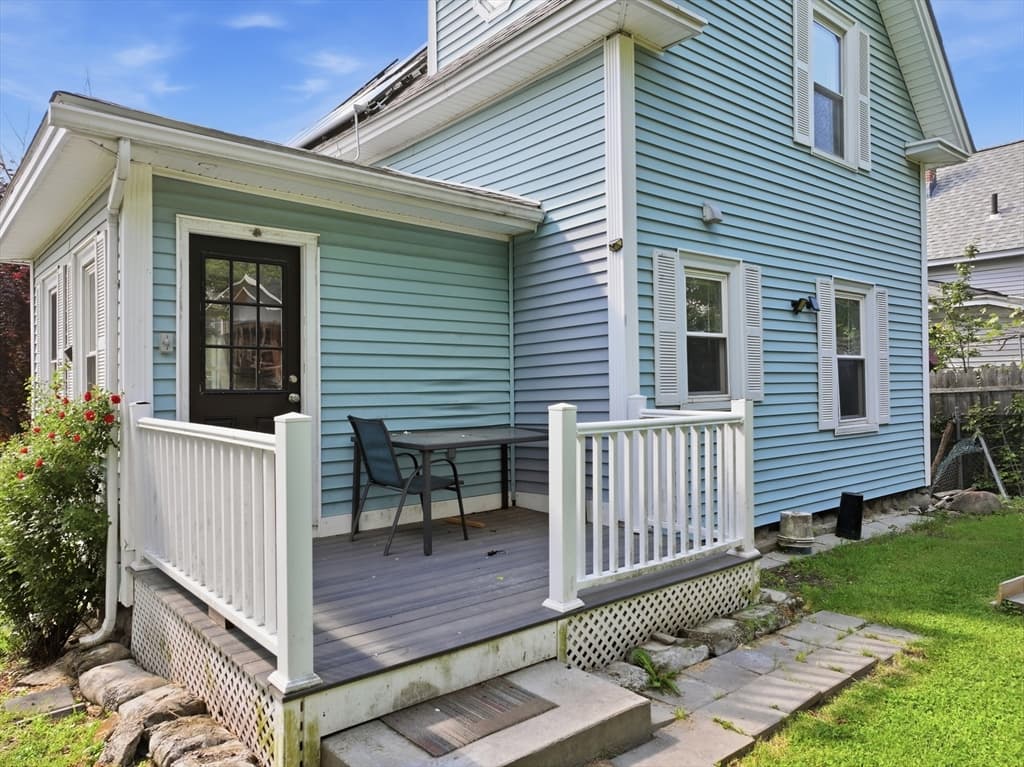Single Family Residence at 68 Brooks St, Worcester MA 01606, photo 20 of 23