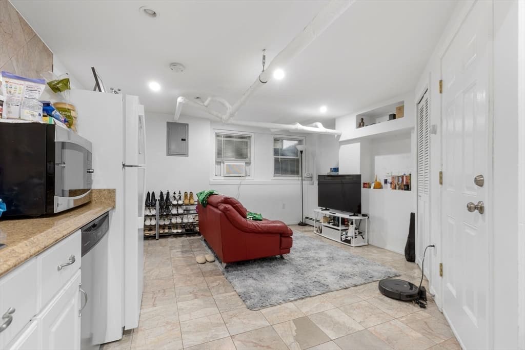 3 Family at 407A Broadway, Cambridge MA 02138, Cambridge, photo 28 of 36
