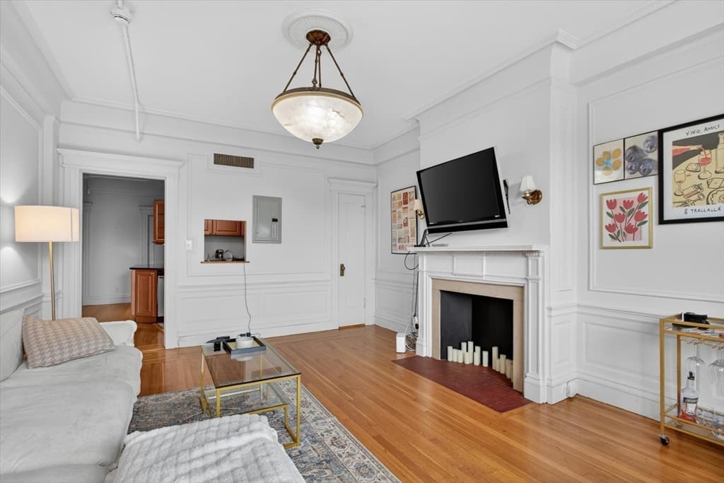 Condominium at 464 Commonwealth Ave # 51, Boston MA 02215, photo 2 of 18