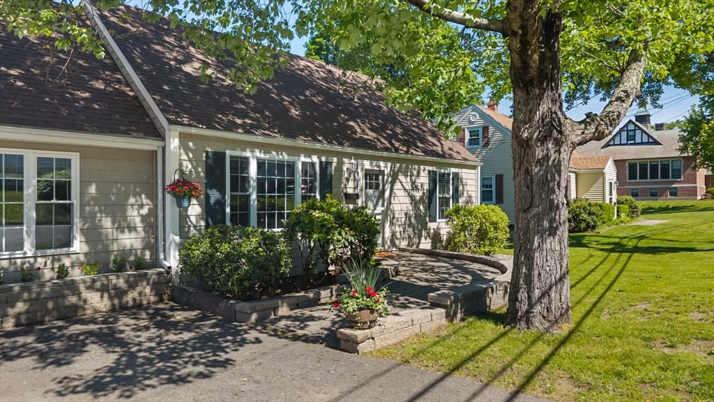 Single Family Residence at 123 Indian Hill Road, Worcester MA 01606, photo 2 of 25