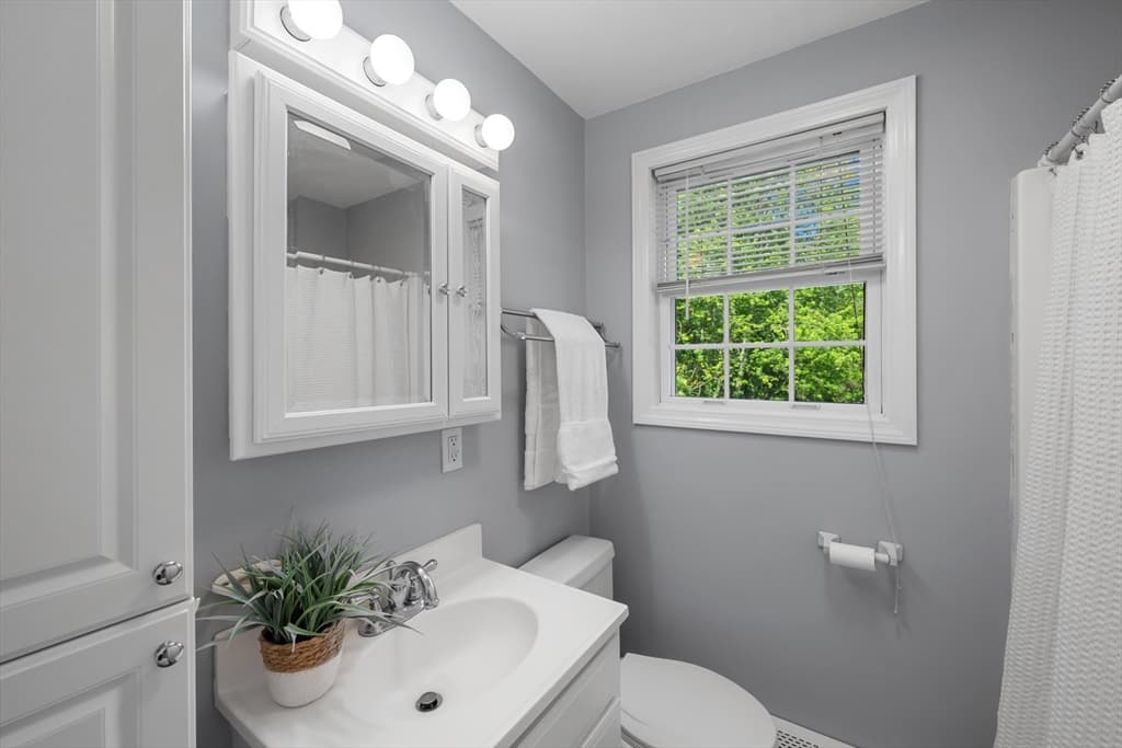 Single Family Residence at 123 Indian Hill Road, Worcester MA 01606, photo 12 of 25