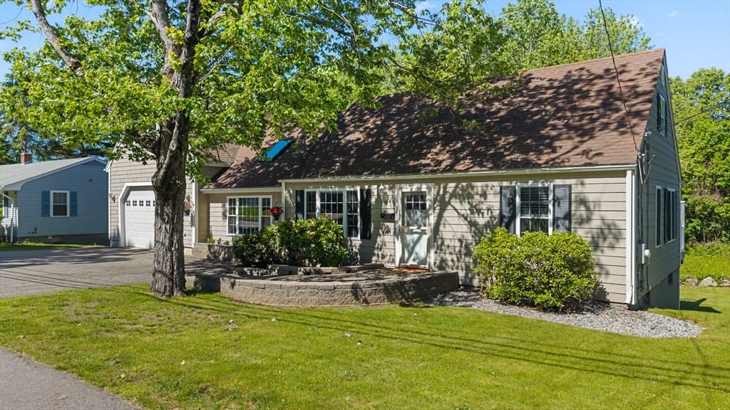 Single Family Residence at 123 Indian Hill Road, Worcester MA 01606, photo 3 of 25