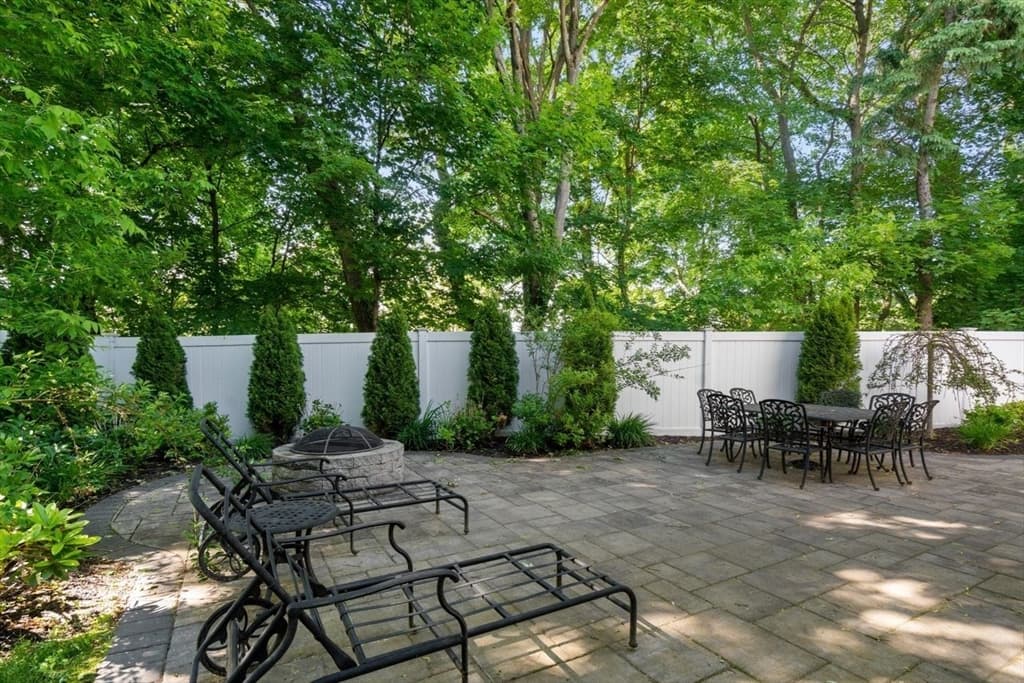 283 Walnut Street, Wellesley MA 02481 photo 2