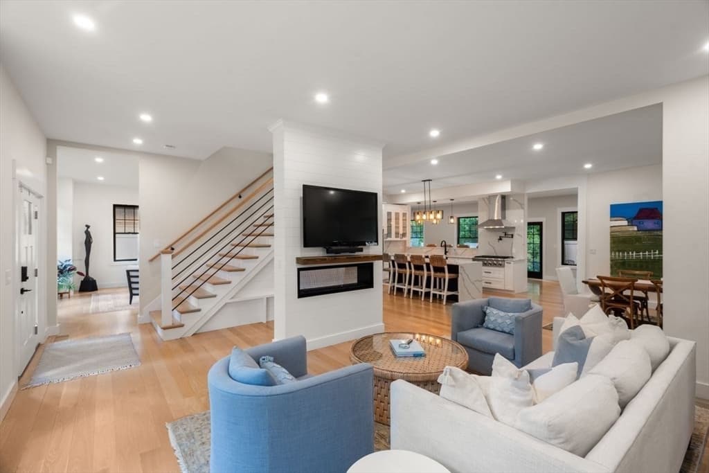 283 Walnut Street, Wellesley MA 02481 photo 3