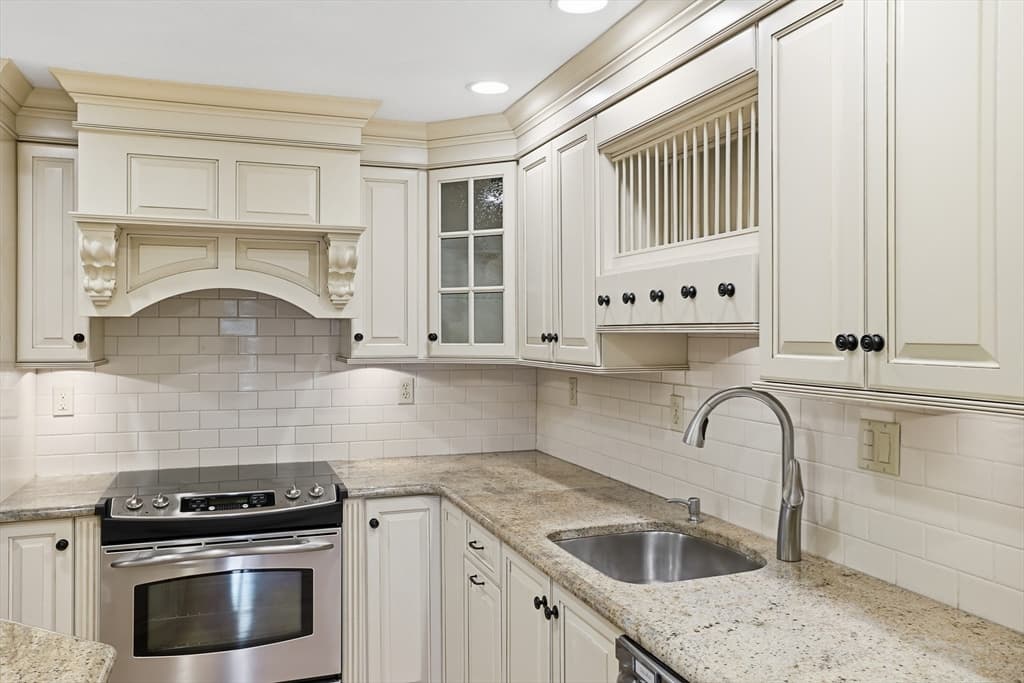 Condominium at 35 Casey Circle # 35, Waltham MA 02451, photo 6 of 24
