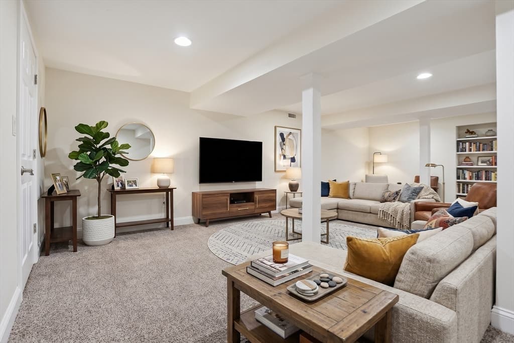 Condominium at 35 Casey Circle # 35, Waltham MA 02451, photo 18 of 24