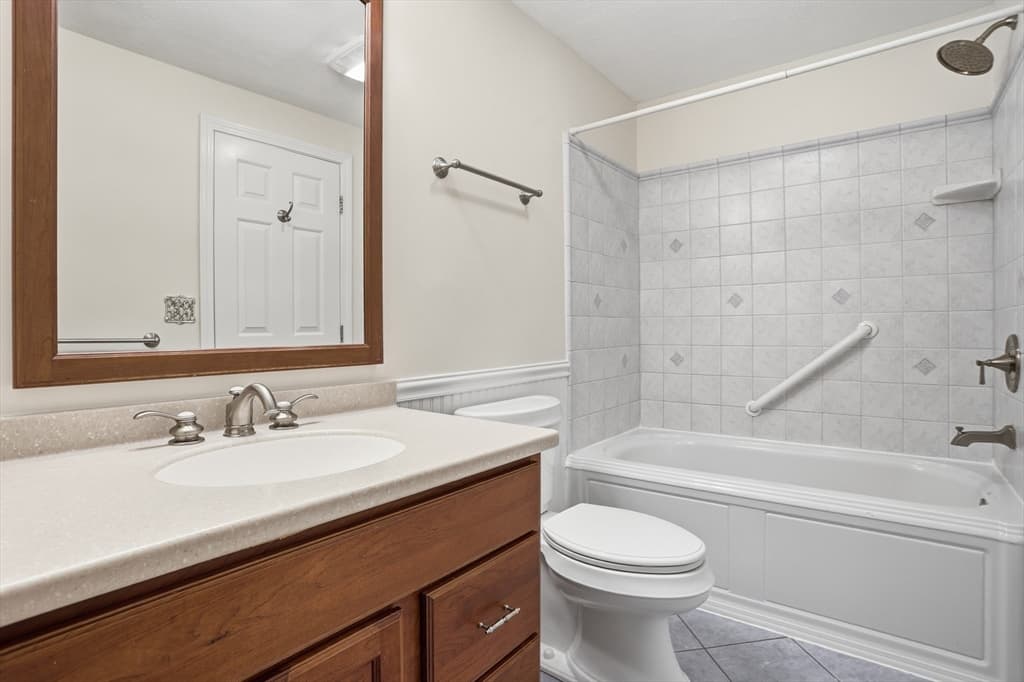 Condominium at 35 Casey Circle # 35, Waltham MA 02451, photo 15 of 24
