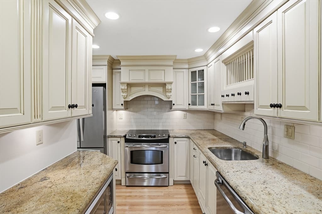 Condominium at 35 Casey Circle # 35, Waltham MA 02451, photo 8 of 24