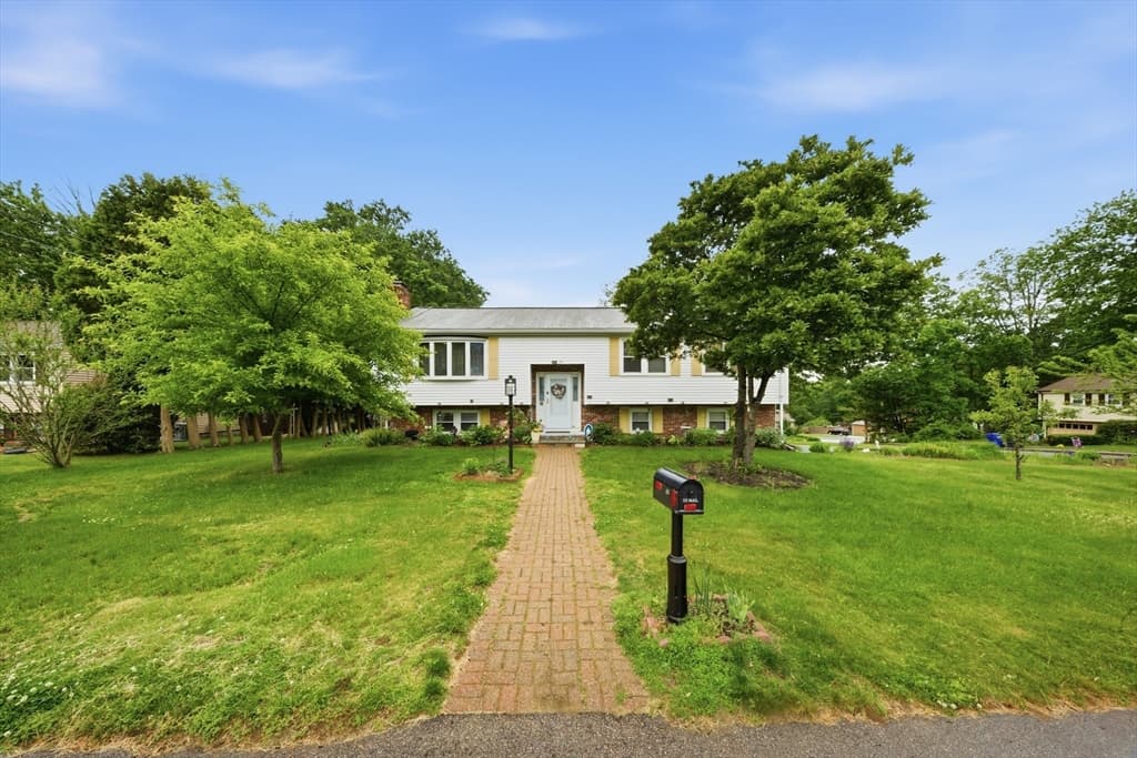 35 Purdue Dr, Milford MA 01757