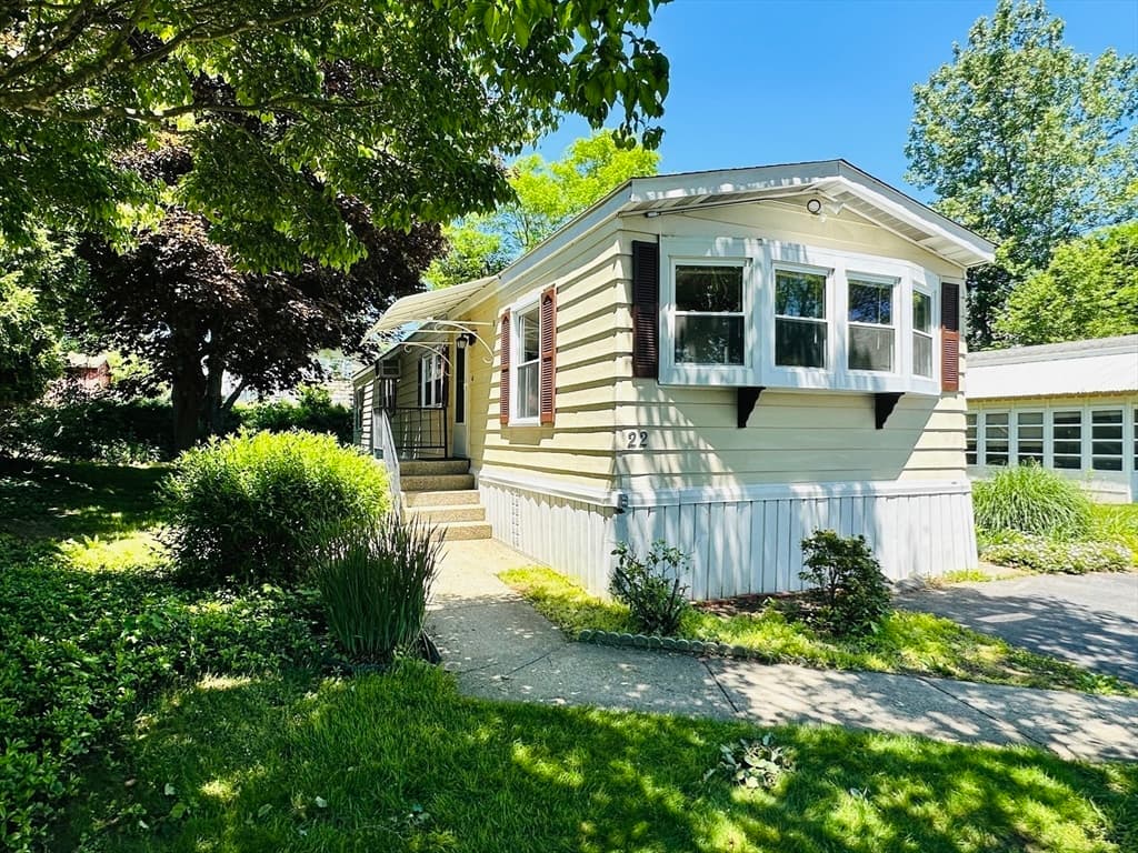 Mobile Home at 22 Contessa Dr., Springfield MA 01119, Springfield, photo 2 of 37