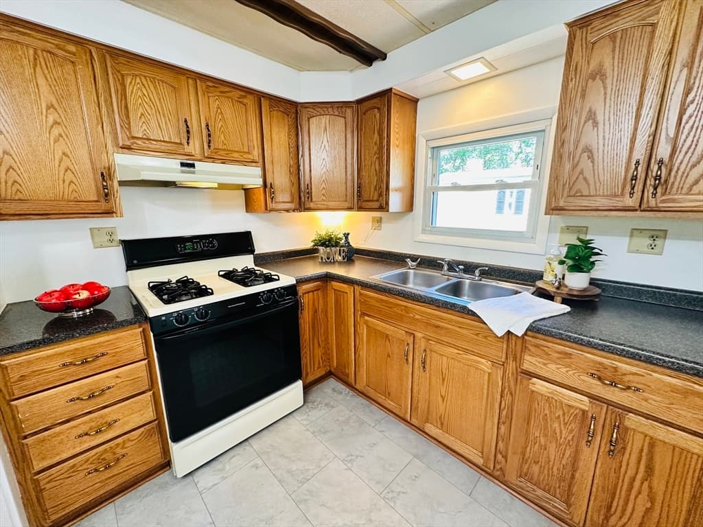 Mobile Home at 22 Contessa Dr., Springfield MA 01119, Springfield, photo 6 of 37