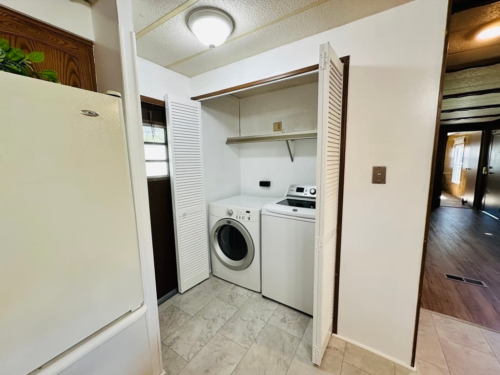 Mobile Home at 22 Contessa Dr., Springfield MA 01119, Springfield, photo 12 of 37