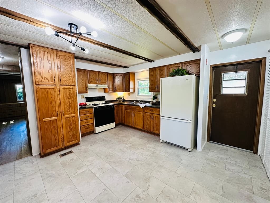 Mobile Home at 22 Contessa Dr., Springfield MA 01119, Springfield, photo 5 of 37