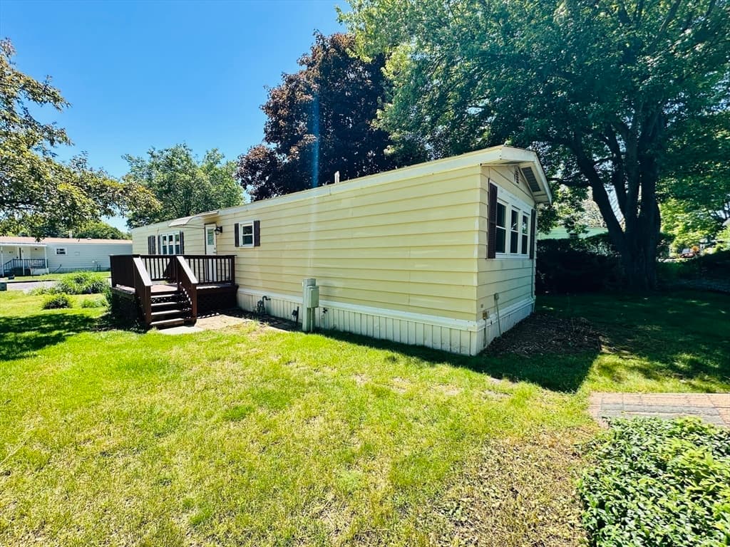 Mobile Home at 22 Contessa Dr., Springfield MA 01119, Springfield, photo 30 of 37
