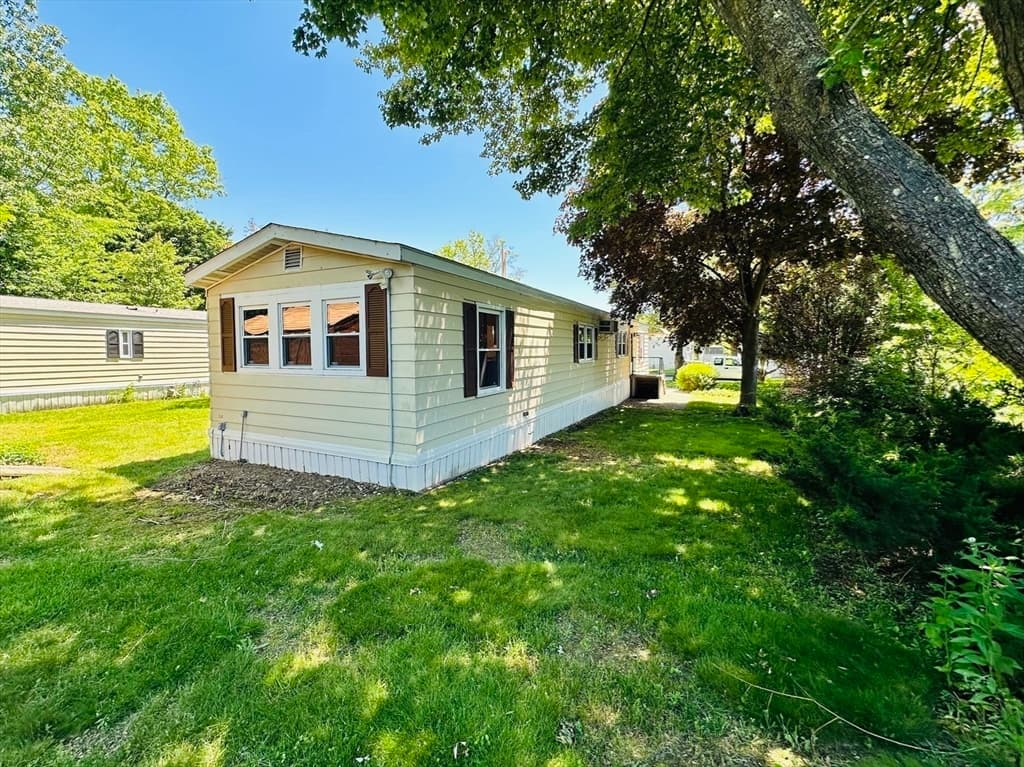 Mobile Home at 22 Contessa Dr., Springfield MA 01119, Springfield, photo 31 of 37