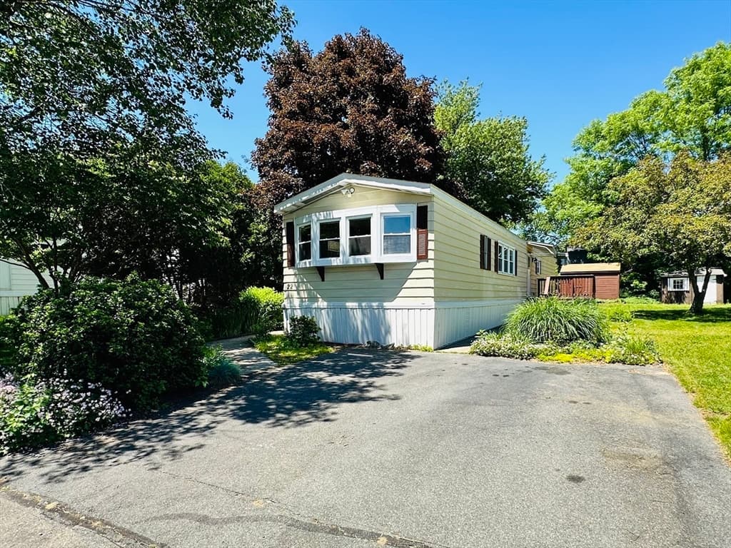 Mobile Home at 22 Contessa Dr., Springfield MA 01119, Springfield, photo 4 of 37