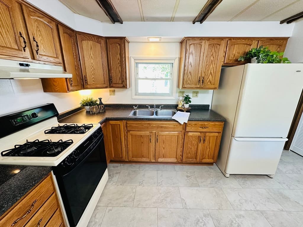 Mobile Home at 22 Contessa Dr., Springfield MA 01119, Springfield, photo 8 of 37