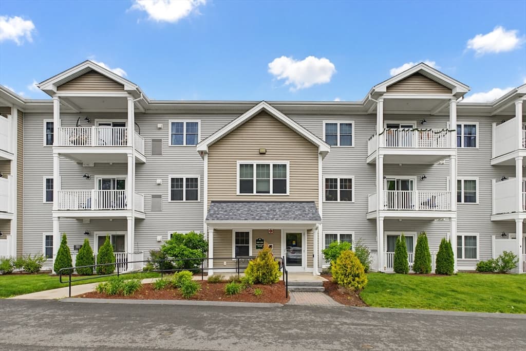 3307 Briarwood Vlg # 3307, Clinton MA 01510