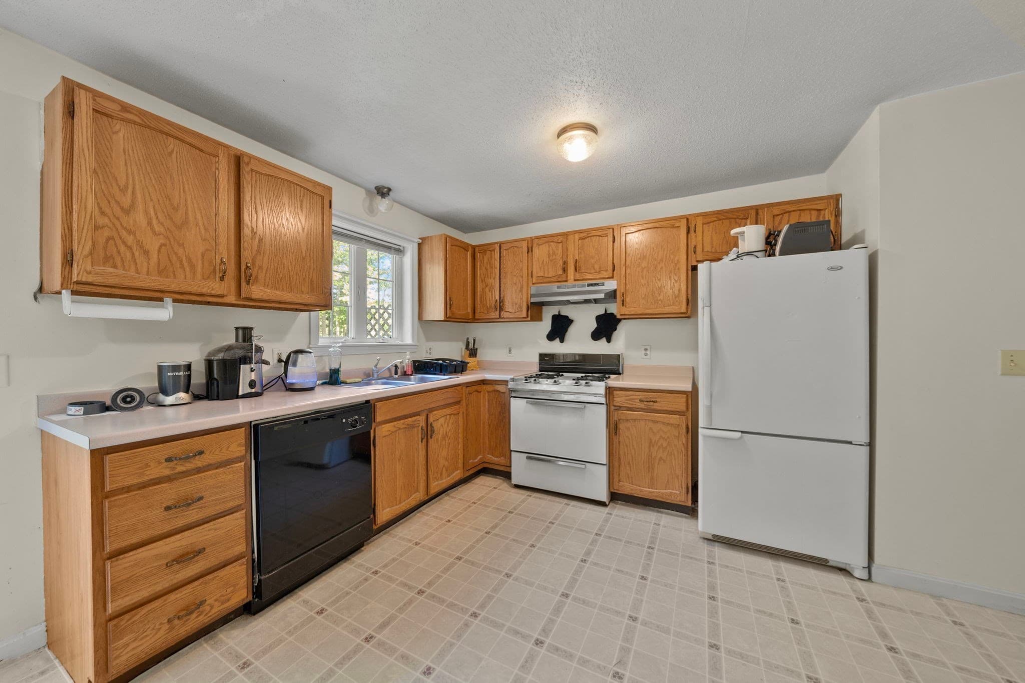 2 Family - 2 Units Side by Side at 577-579 Old Greenwich Plains Rd., Hardwick MA 01082, Hardwick, photo 12 of 28