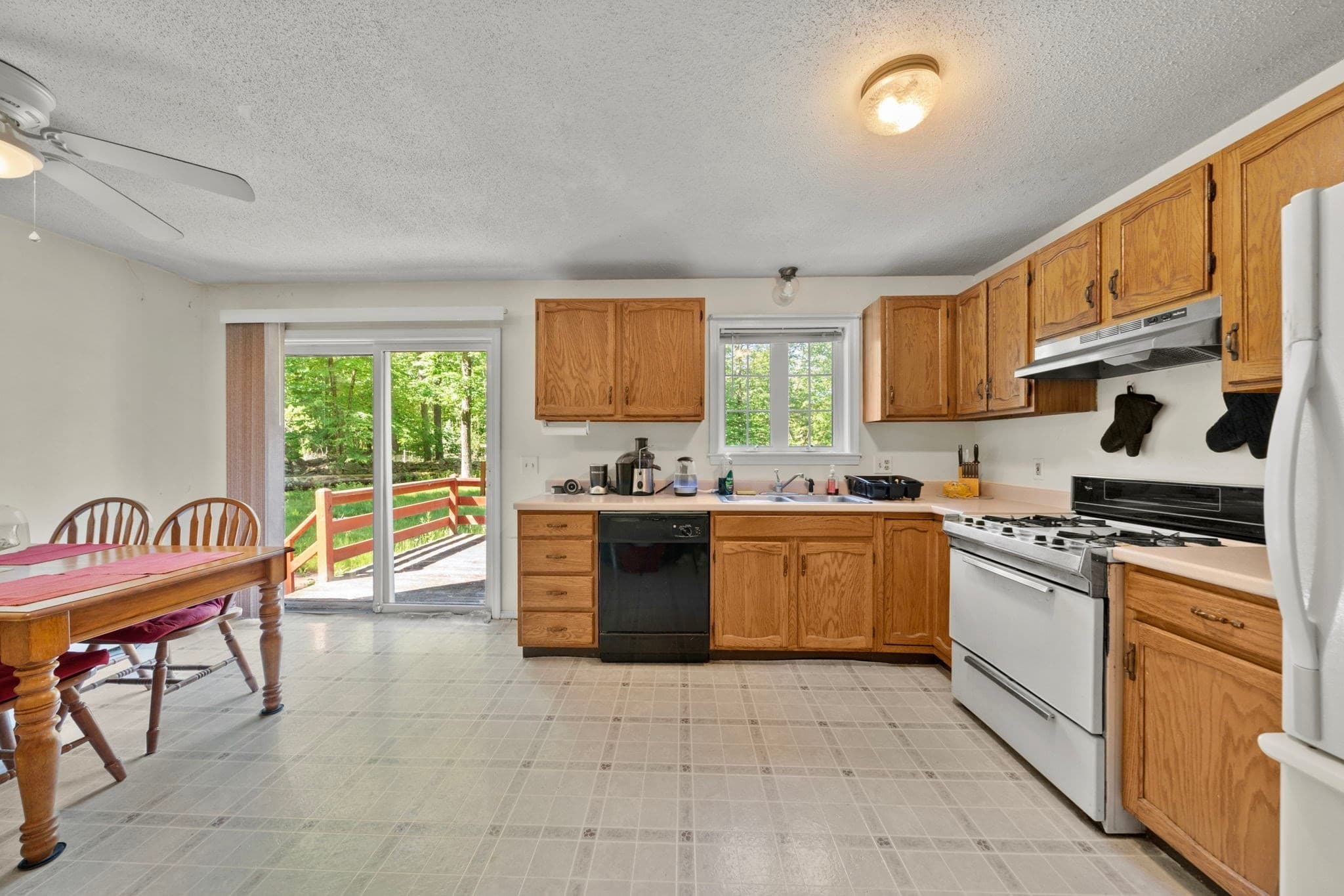 2 Family - 2 Units Side by Side at 577-579 Old Greenwich Plains Rd., Hardwick MA 01082, Hardwick, photo 11 of 28