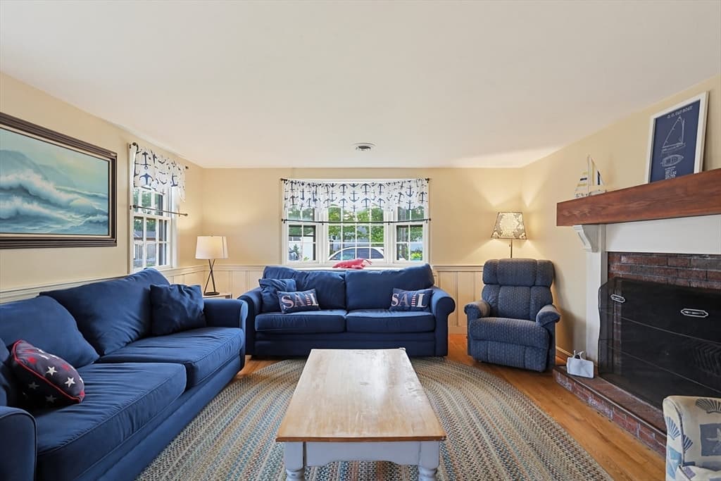 Single Family Residence at 10 Holiday Ln, Dennis MA 02639, photo 5 of 36