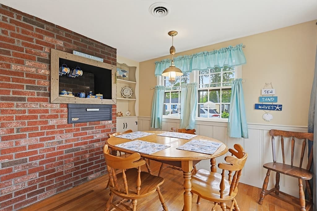 Single Family Residence at 10 Holiday Ln, Dennis MA 02639, photo 14 of 36