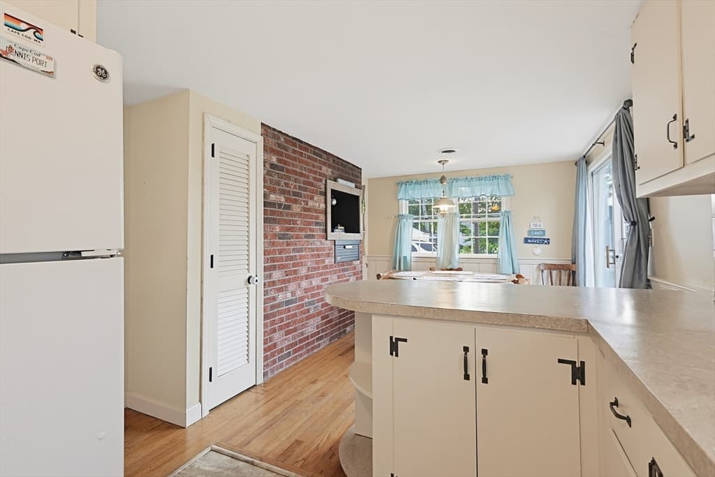 Single Family Residence at 10 Holiday Ln, Dennis MA 02639, photo 8 of 36