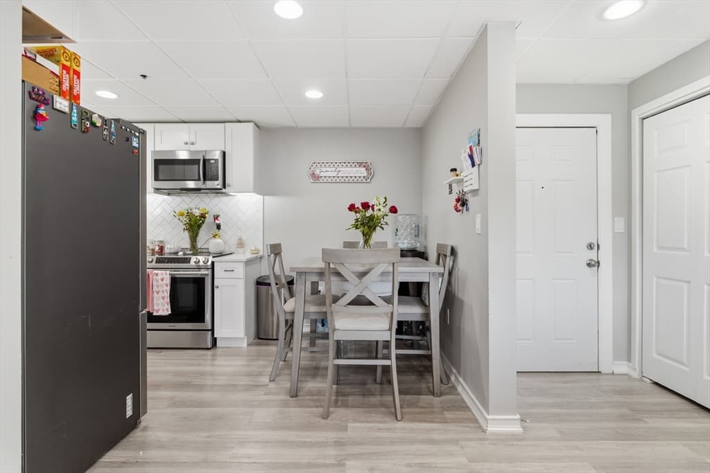 Condominium at 64 Foster St # 305, Peabody MA 01960, Peabody, photo 6 of 19