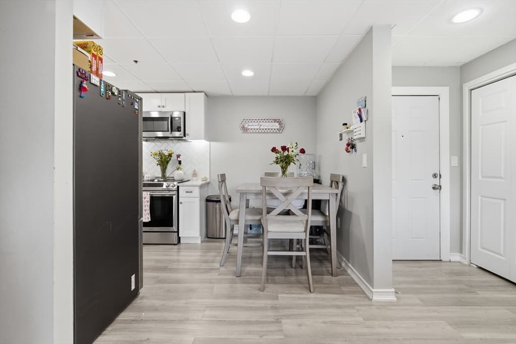 Condominium at 64 Foster St # 305, Peabody MA 01960, Peabody, photo 5 of 19