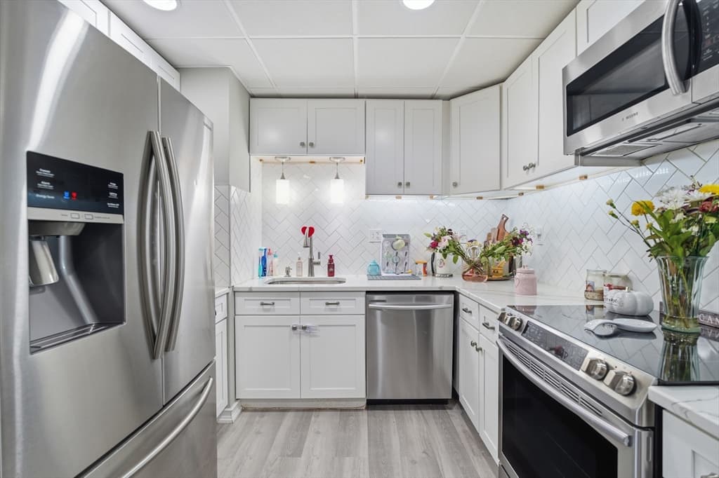 Condominium at 64 Foster St # 305, Peabody MA 01960, Peabody, photo 8 of 19