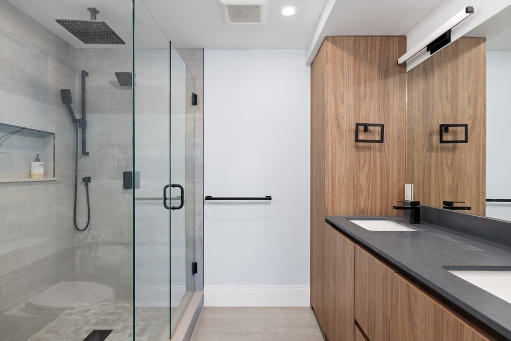 Condominium at 322 Bunker Hill St # 2, Boston MA 02129, Boston, photo 7 of 12