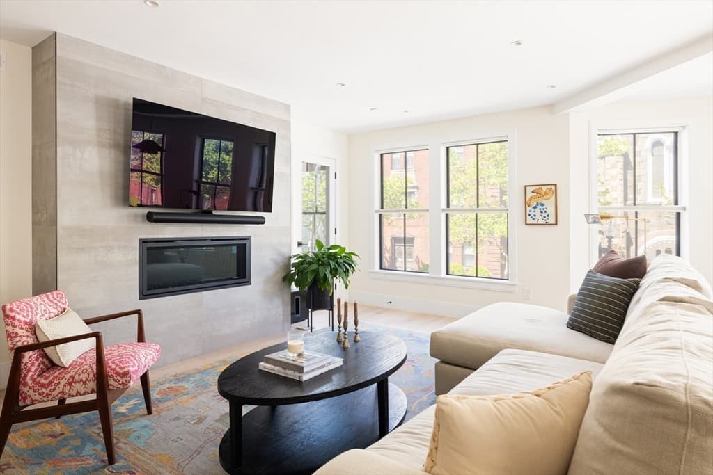 Condominium at 322 Bunker Hill St # 2, Boston MA 02129, Boston, photo 3 of 12