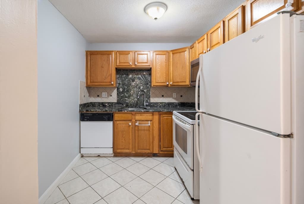 9 Weld St # 14, Framingham MA 01702 photo 6
