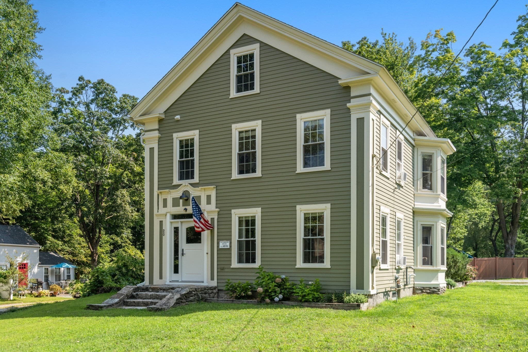 20 Worcester St, Grafton MA 01519