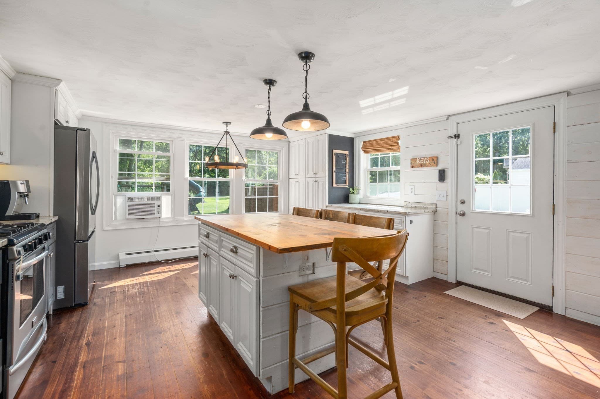Single Family Residence at 20 Worcester St, Grafton MA 01519, Grafton, photo 8 of 39