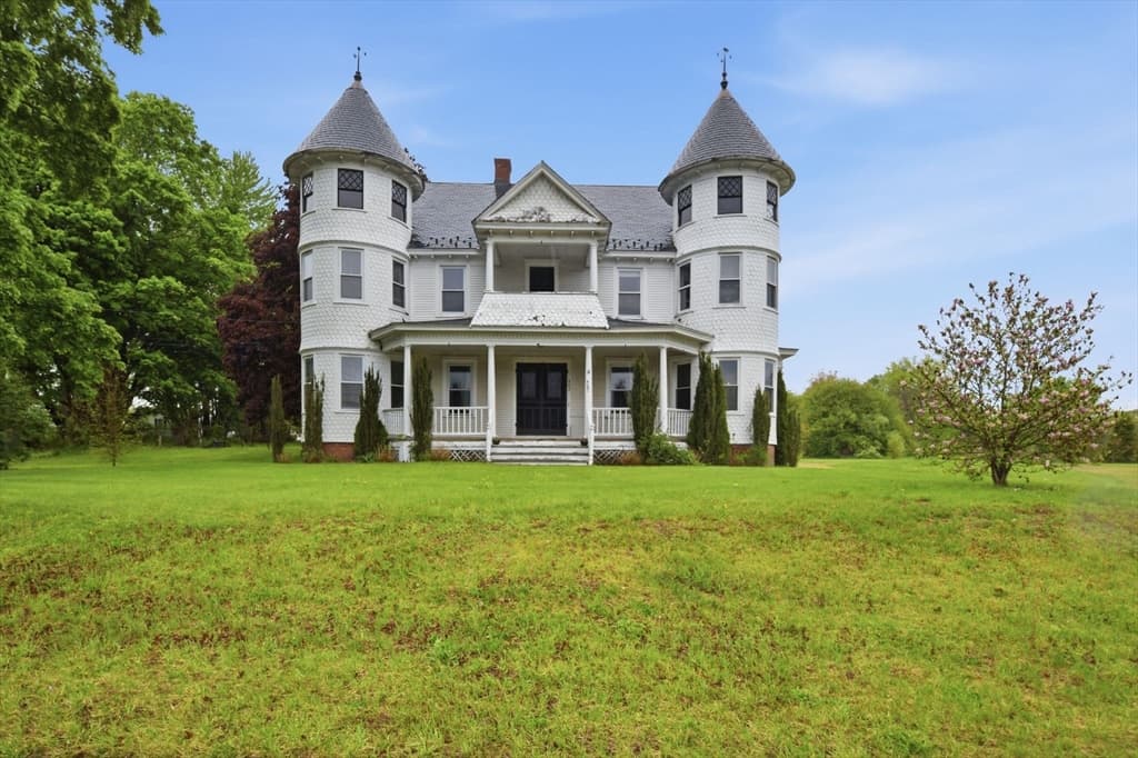 482 Holyoke St, Ludlow MA 01056