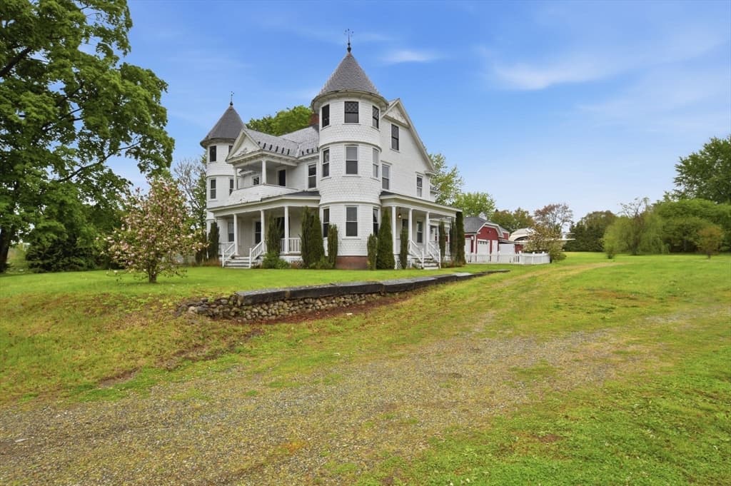 482 Holyoke St, Ludlow MA 01056 photo 5