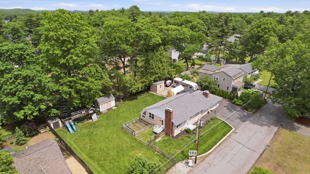 8 Maple Rd, Westford MA 01886
